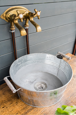 Zinkwanne als Spülbecken