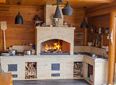 Holzofen in Outdoor-Küche