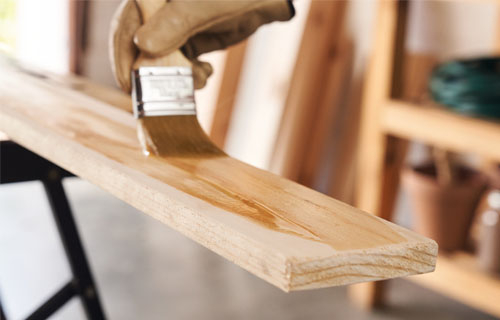 Holzschutz auftragen