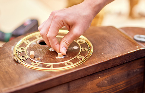 Schritt 2: Löcher des Uhrwerks verschließen